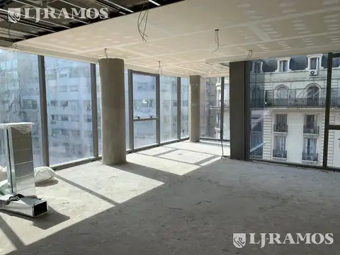 Oficina en Alquiler con 5 cocheras