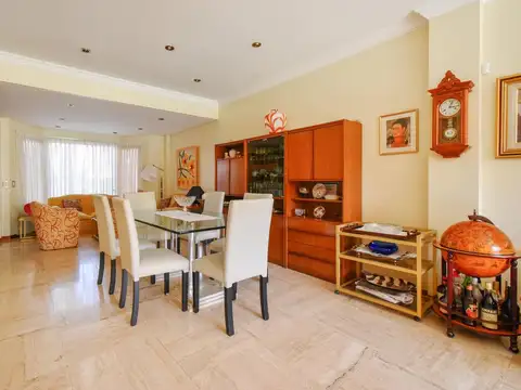 Casa 6 ambientes con 3 baños