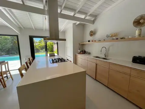 Casa en Venta en Los Pinares, USD 284.000