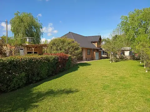Casa en Venta en Parque Sakura, con pileta, quincho y espacio verde, quinta