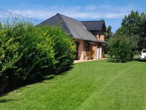 Casa en Venta con 2 cocheras