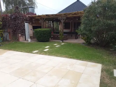 Casa en Venta en Parque Sakura, con pileta, quincho y espacio verde, quinta