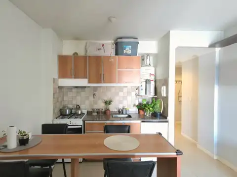 Monoambiente Funcional Dividido y con Balcón - Ideal Vivienda o Consultorio.