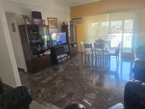 SE VENDE DPTO AL FRENTE CON BALCON Y TERRAZA