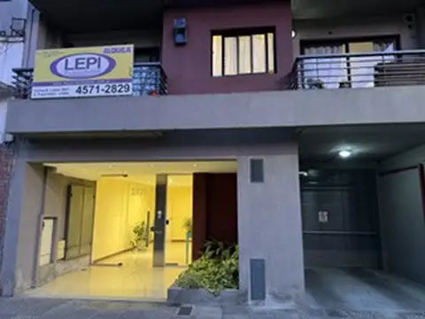 IMPECABLE SEMIPISO DE 2 AMB. CON BALCÓN AL FRENTE Y DORMITORIO AL C/FRENTE