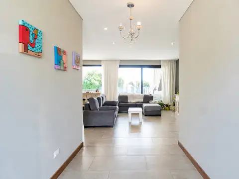 Casa en Venta en Haras Santa María, USD 239.000