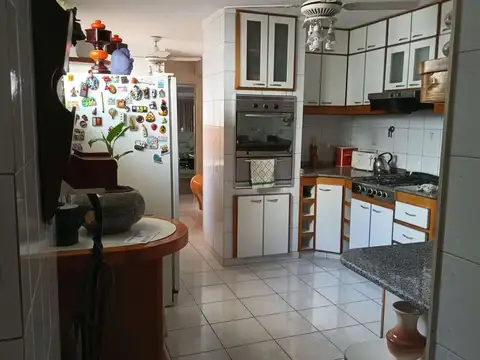 Departamento 4 ambientes con 2 baños