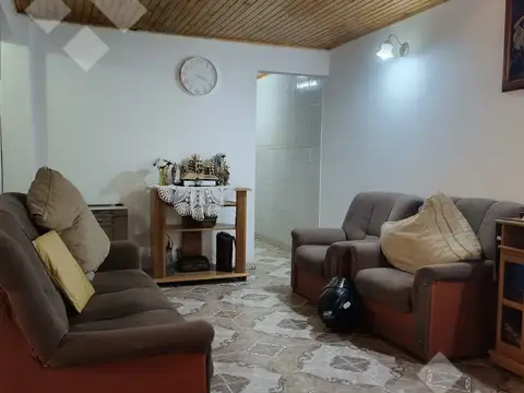 Casa 7 ambientes con 1 baño