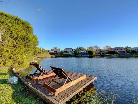CASA AL LAGO EN BARRIO LOS SAUCES EN ALQUILER CON O SIN MUEBLES
