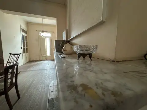 Casa 8 ambientes con 3 baños