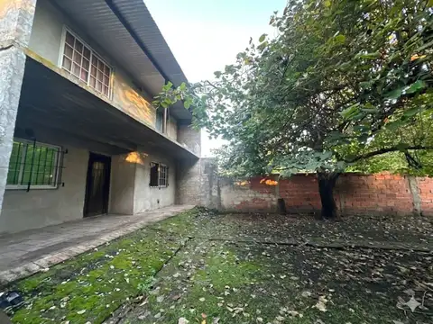 Casa 4 ambientes con 1 baño