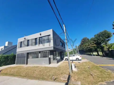 VENTA 4 AMBIENTES EN VENADO I A ESTRENAR CON PILETA Y COCHERA