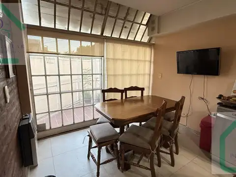 Casa Triplex en venta 4 ambientes 2 cocheras Liniers