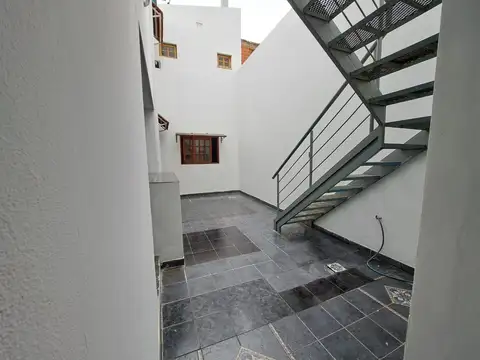 Depto Tipo Casa en Alquiler en Parque Chacabuco, $ 2.300.000