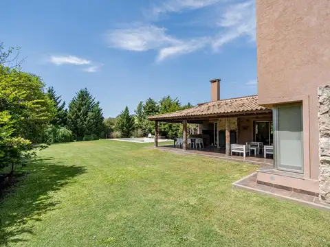 Casa en Venta con 1 cochera