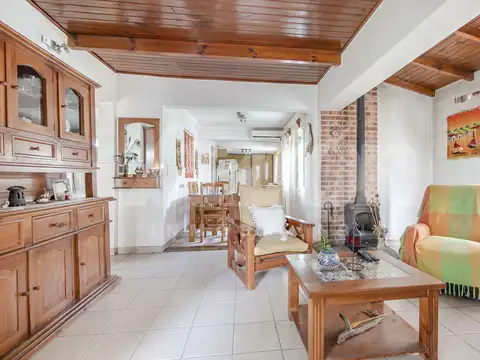 Casa en Venta con 3 cocheras