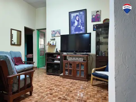 CASA 4 AMB EN VENTA EN GERLI LOCAL PATIO PARRILLA.