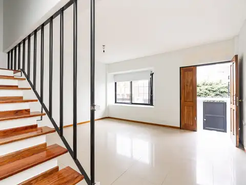 Depto Tipo Casa en Venta con 1 cocheras