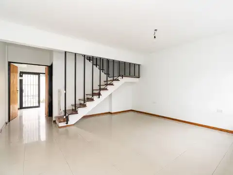 Depto Tipo Casa 4 ambientes con 2 baños