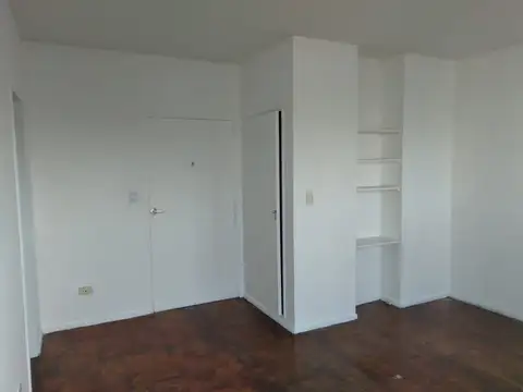 Mercedes 200, Piso 10