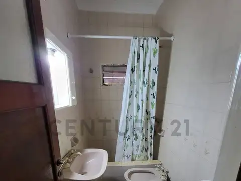 423 esquina 6bis , Piso 0