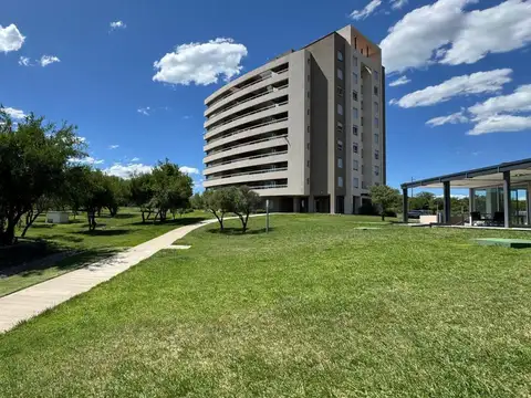 Venta departamento dos dormitorios con cochera en Complejo Milenica IV Autopista Carlos Paz