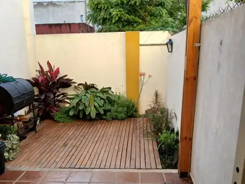 En Venta en Caseros Hermoso Duplex de 3 Ambientes 2 Baños Cochera Patio F: 10301