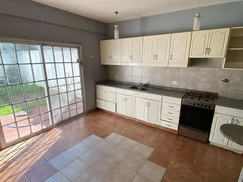 Depto Tipo Casa en Alquiler con 1 cocheras
