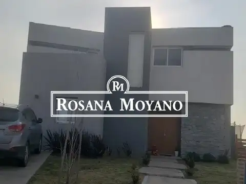 Casa 4 ambientes con 3 baños