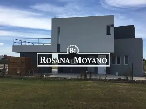 Venta - Casa - Vista Al Golf - Pileta - 2 Plantas - El Canton - Barrio