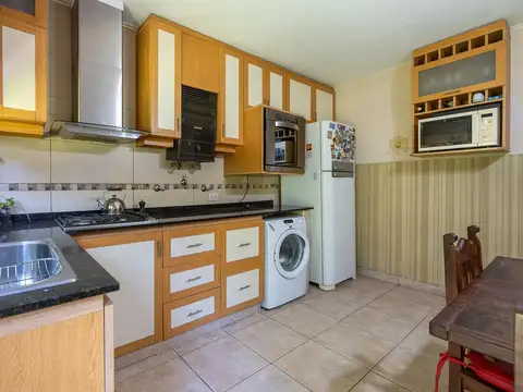 Casa 4 ambientes con 3 baños