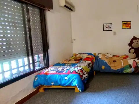 Casa 4 amb PB, 2 coch., patio y terraza -  Lote 8,66 x 22m - Campana al 5500