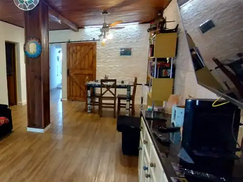 Casa 4 ambientes con 2 baños