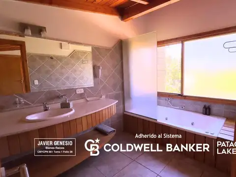 Casa 5 ambientes con 3 baños