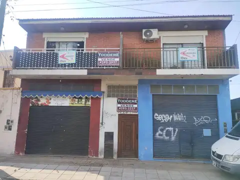RETASADO  OPORTUNIDAD  PROPIEDAD CON 2 LOCALES COMERCIALES Y 2 DEPARTAMENTOS EN VENTA EN BURZACO