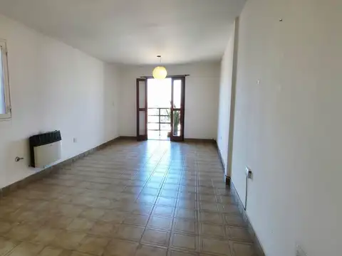 ALQUILER! Amplio departamento de 3 dormitorios en Crisóstomo Álvarez 2165 (piso 3 por escalera), SMT