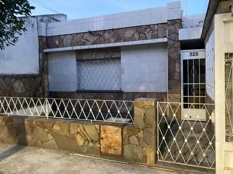 Alquiler de casa al frente. IDEAL CONSULTORIO  ESTETICO