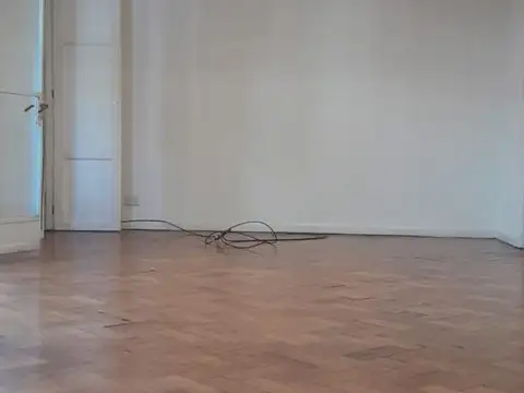 ALQUILER 4 AMBIENTES CON BALCÓN AL FRENTE EN RECOLETA ! MUY BUEN ESTADO !