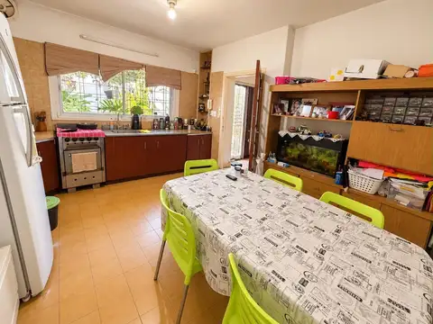 Casa 6 ambientes con 3 baños