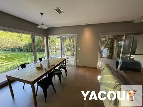Casa en venta - 3 Dormitorios 2 Baños - Manuel B. Gonnet
