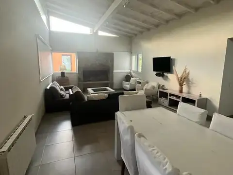 Casa 4 ambientes con 3 baños