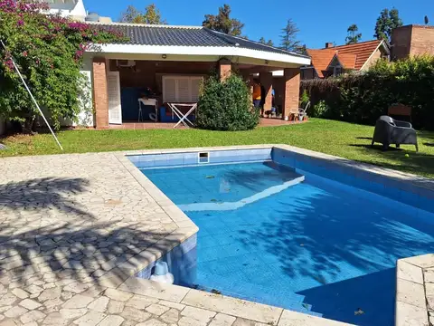 CASA EN VENTA 3 DORM. Bº ARGUELLO