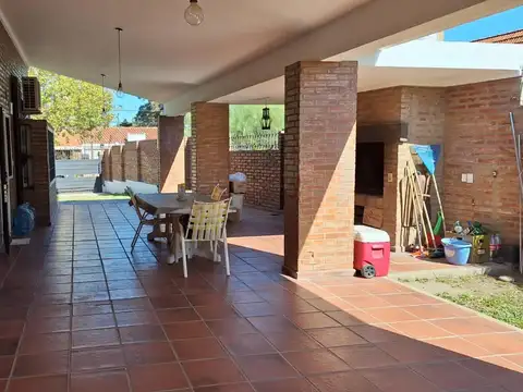 CASA EN VENTA 3 DORM. Bº ARGUELLO