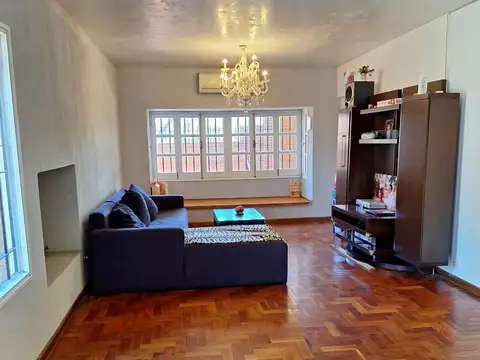 Casa en Venta con 8 cocheras