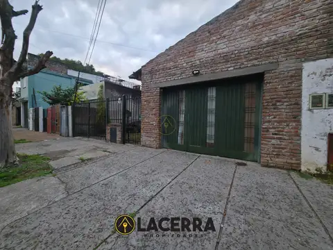 Casa 2 ambientes con parque en venta
