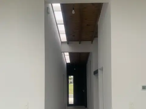 Casa 6 ambientes con 4 baños