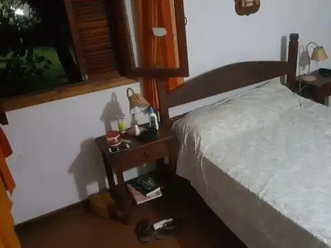 Casa 8 ambientes con 2 baños