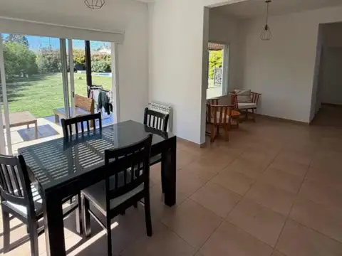 Casa 5 ambientes con 2 baños