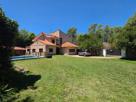 Casa 6 ambientes con 3 baños