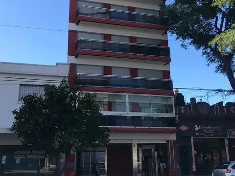 Departamento 4 ambientes al frente c/cochera Venta Flores Norte  Dueño Directo